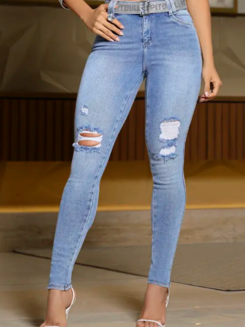 Calça Hot Pants Jeans Claro com Cinto Elástico e Detalhes Navalhados Pit Bull Jeans